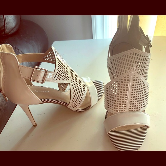 White heels never worn - Picture 1 of 4